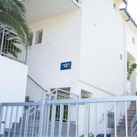 Maja Apartment *