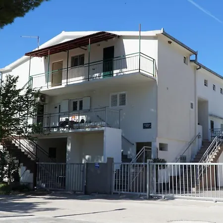 Apartment Maja *
