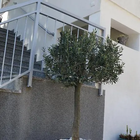 Maja Apartment *